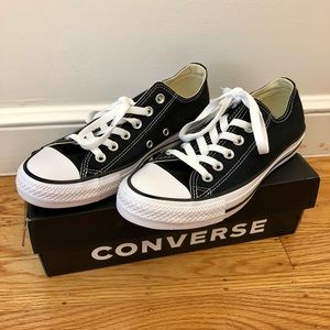 NEW Converse Chuck Taylor All Star Classic Sneaker - Women Size 7
